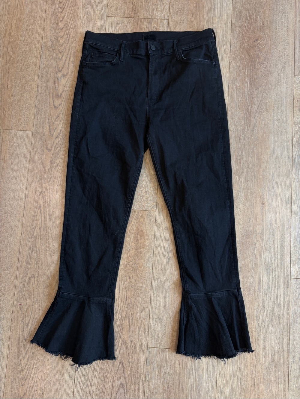 MOTHER The Cha Cha Fray Not Guilty Black Crop Flare Jeans Raw Hem Size 32